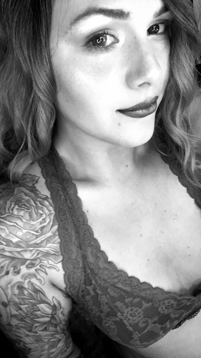 MarksMellow1's tweet photo. Having some fun with color editing...
#blackandwhite #tatted #girl #vintage #bold #color #contrast #fetch  #rose #thorns #butterfly #eyes #hair #wig #shine #highlights https://t.co/hc0NWqx3sU