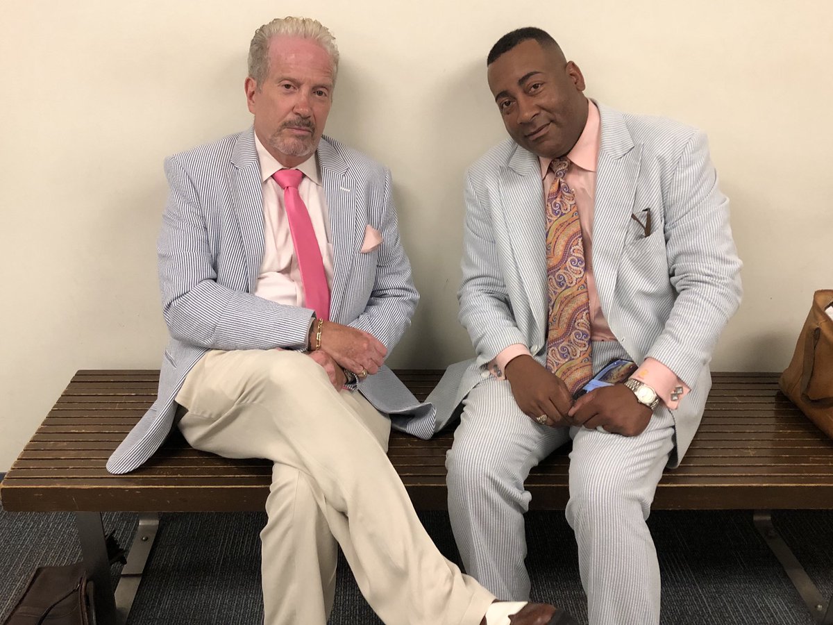 bruce1promise's tweet image. This is my friend Bill, we just wanted to brighten up your day with two fancy Dan Kinda guys! #SmileBeHappy