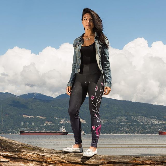 Manitobah's tweet photo. #tbt Nothing but blues skies and gratitude. ☁️ ☀️ @shalainee for @sectionthirtyfive X @monique.aura 🌺 .
.
#beautifulbc #summer #canoemoccasins #sectionthirtyfive https://t.co/8040PgOAhT https://t.co/NxXKWX1lMo