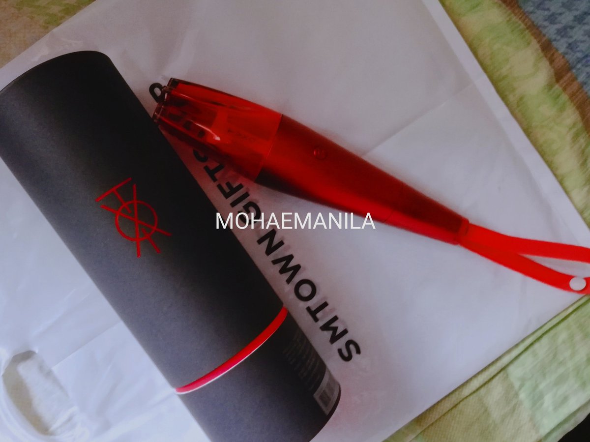 mohaemanila's tweet photo. [WTS/LFB] 1 TVXQ LIGHTSTICK PH ONLY - never used, Php 2,500 #TVXQinManila opened to test if working and bought directly from SMTOWN 👍 #DBSK #YUNHO #CHANGMIN #KPOP #WTSPH #LFBPH #SELLING https://t.co/CVhK138cBL