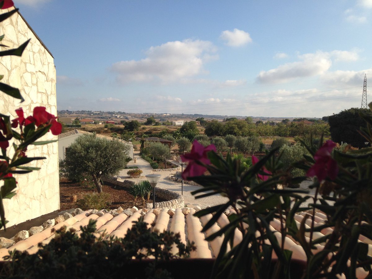 - Cosa le manca della Sicilia?
- U scrusciu ro mari

#AndreaCamilleri 
#Camilleri 

📧 info@artemisiaresort.com
☎️ 0932/642575
📍 Via Enrico Caruso, 13 - Ragusa