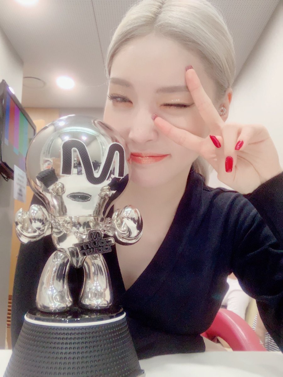 luvchaehyun's tweet photo. i am proud of my babie chungha <3 #snapping6thwin https://t.co/osiqY7rb2I