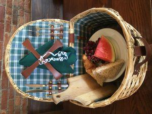 Item # 21 in the CCCA Auction is a Gourmet Picnic Lunch for Two- courtesy of the William Street Cafe! 
Enjoy a Classic Picnic Lunch for Two with Pan Bagnat, salads, crudites, fruits, cheese and sweets
chathamcca.ca/item-21 #chathamcca #bidoften #biddaily #ckont #yum