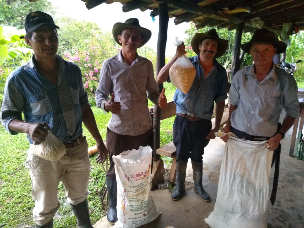 MpioCoromoro's tweet photo. La Secretaria de Salud y Gestión Social de la Administración Municipal de Coromoro, apoya a la comunidad rural a través del programa de asistencia técnica agropecuaria, brindando de manera personalizada demostración de métodos de manejo integrado y calidad en cultivos https://t.co/ax5J0Rayys