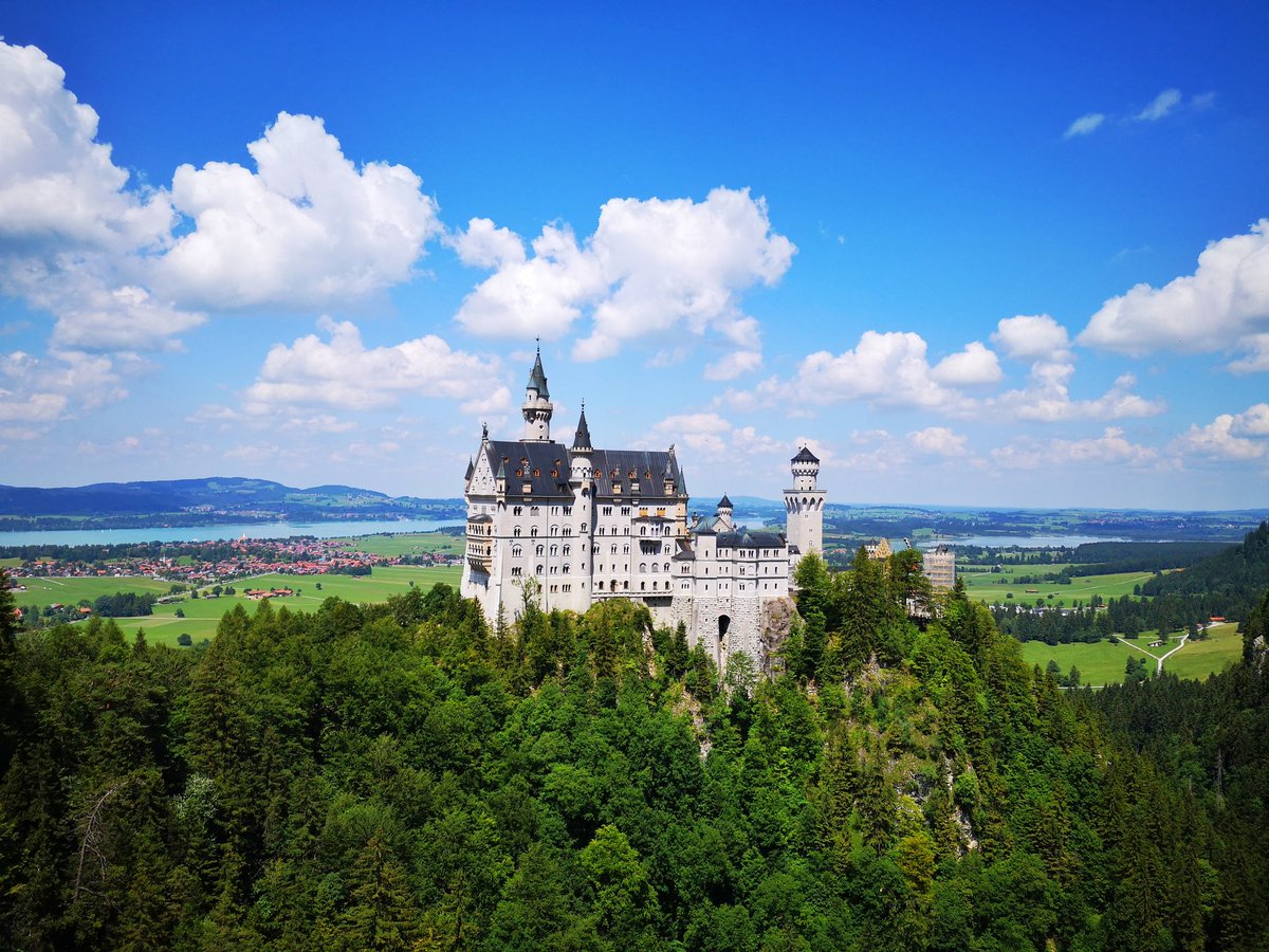 Neuschwanstein Castle really is a fairytale castle.  It has a sad story though as the Duke who designed it never lived to see it finished.  The castle is a great day trip from Munich, where I've been this week at @wombatshostels 😍 #wombatstraveller #Germany #castles