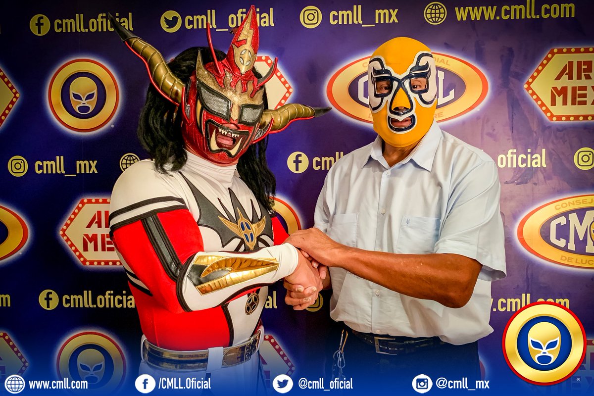 CMLL_OFICIAL's tweet photo. mientras se fundían en un cálido abrazo. https://t.co/3xALjjzePY