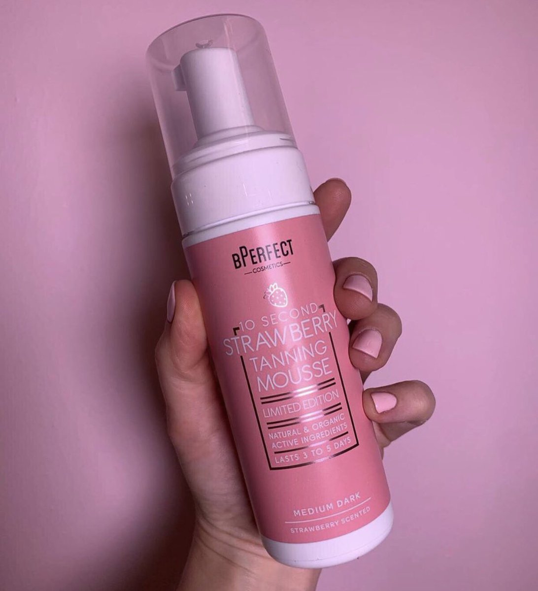 bperfectcosm's tweet photo. PRETTY IN PINK 🌸💕
Isn’t our #10secondtan Strawberry Mousse the most instagrammable tan EVER 🤩🍓https://t.co/QwNKKmyhMs 
What’s your favourite scent? 👃🏼 •
@jeanettecronin https://t.co/H5LDFNwIXz