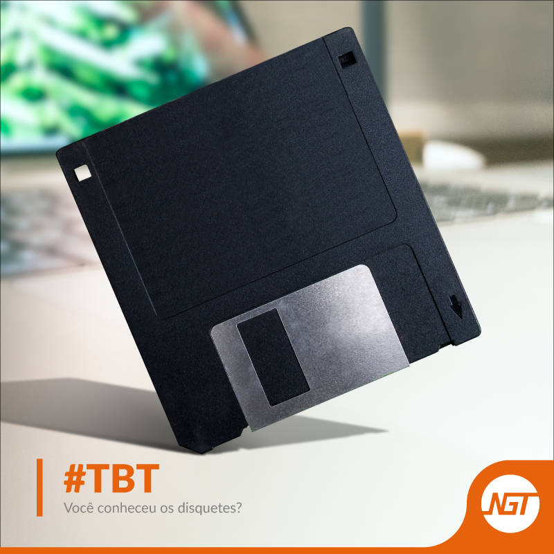 newgrouptech's tweet photo. As novas gerações não sabem, mas o ícone de "salvar" é um disquete, que a gente usou por muitos anos pra gravar arquivos e dados! Ele chegou a capacidade máxima de impressionantes 5.76MB 😂 Tem coisa que é melhor ficar no passado mesmo, né? 😉 #TBT https://t.co/blRGaSgfVh
