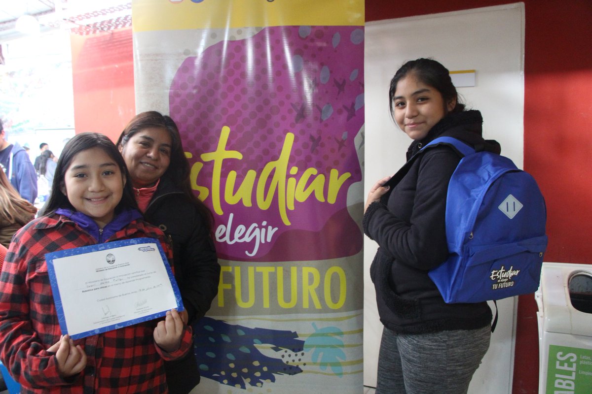 BA_Integracion's tweet photo. Chicos y chicas del #Barrio31 disfrutaron y aprendieron con el programa #aprendeprogramando. Compartimos una jornada llena de juegos en la que presentaron los proyectos que realizaron en estos últimos meses #EstudiarEsElegirTuFuturo https://t.co/QSZjmCXySr