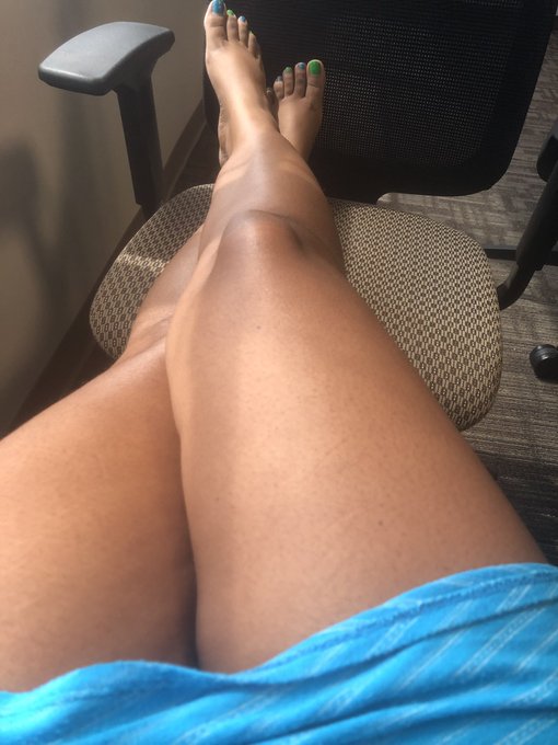 I really need to shave my legs. https://t.co/CyM6ybY093<a href="/tag/loveisblind"class="tags"><span>#loveisblind</span></a>