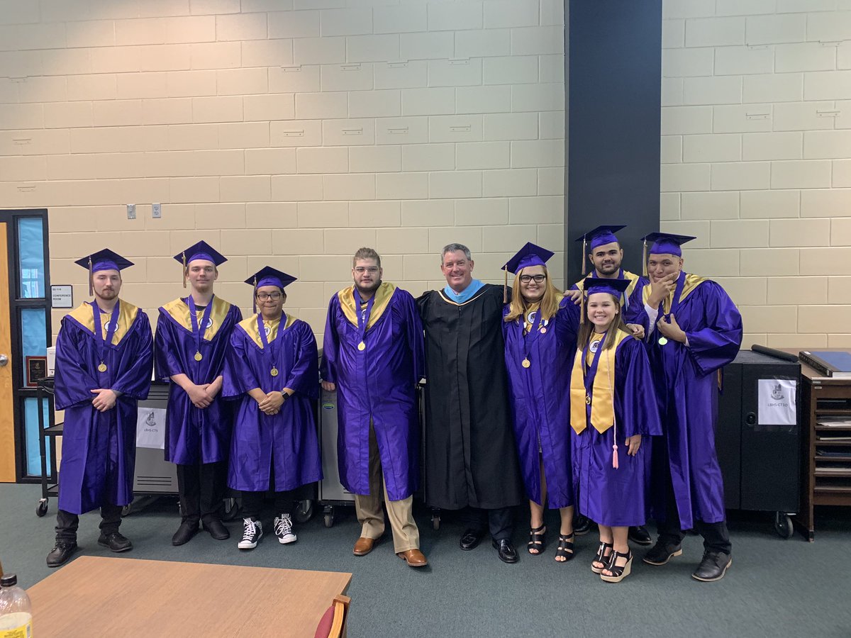 Petes_dragons's tweet photo. WSHS Celebrates our Graduates!  Today, SCPS held their Summer Graduation and we are so proud of our students who graduated today!  They will be Bears forever!  Congratulations and Good Luck going forward! GO BEARS!!! @BearNationWSHS @WSHSCO2019 @the_wsprings @WSBearAthletics https://t.co/EHAcyZ1w0d