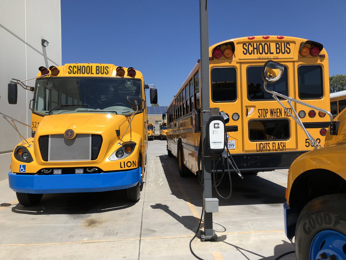 davidmiyashiro's tweet photo. Electric busses arrived today #GoCleanOrGoHome @CajonValleyUSD @CVWorldofWork https://t.co/O6G1XgBxde