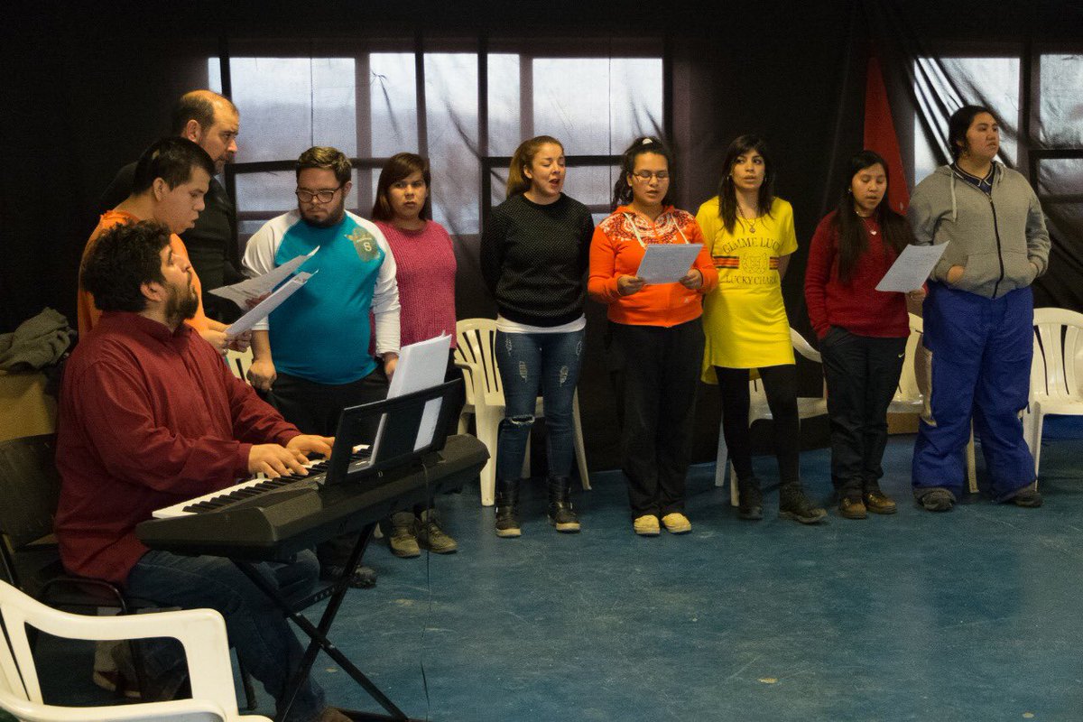WalterVuotoTDF's tweet photo. Los jóvenes de la ciudad disfrutan “Activá el Invierno” con deportes invernales, recreación y talleres que se llevan adelante en el CePLA-El Palomar. #UshuaiaMásActiva https://t.co/3UxP5FAMYT
