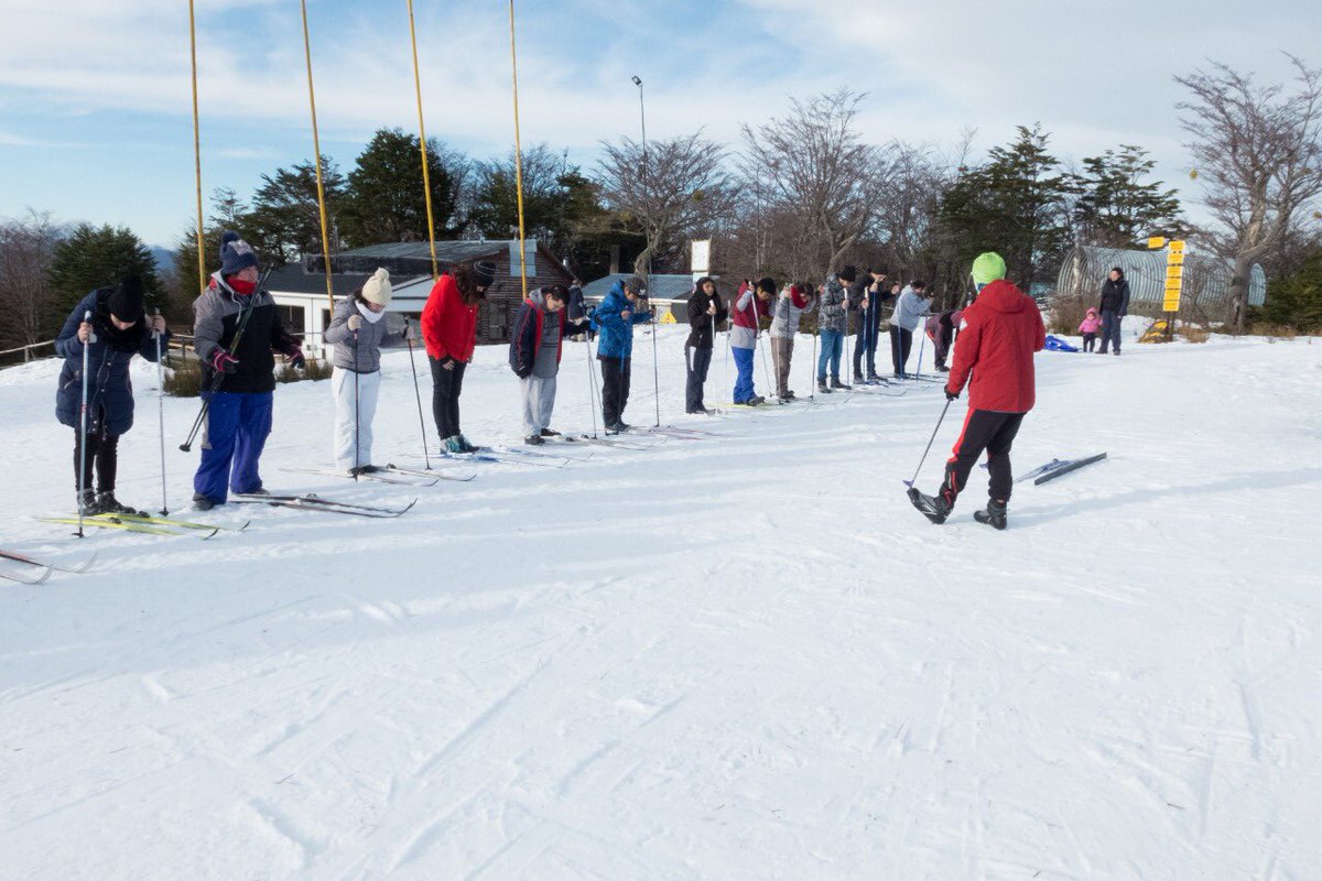 WalterVuotoTDF's tweet photo. Los jóvenes de la ciudad disfrutan “Activá el Invierno” con deportes invernales, recreación y talleres que se llevan adelante en el CePLA-El Palomar. #UshuaiaMásActiva https://t.co/3UxP5FAMYT