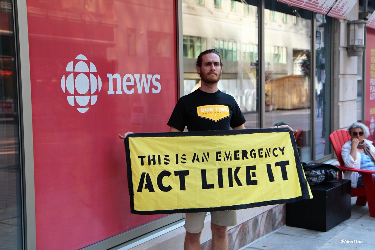 CJOttawa's tweet photo. PRESS RELEASE: Ottawa Joins Coast to Coast Rallies for a CBC Climate Debate:  https://t.co/gGHAUwJjDk

Hundreds turn out calling for @CBCNews to meet their responsibility to Canadians.

TAG a journalist you want to see pick this up!

#GreenNewDealCanada
#ChangeTheDebate
 #cdnpoli https://t.co/EbEGipaw0n