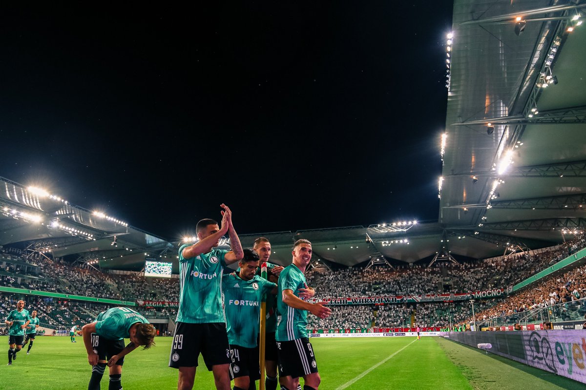 KamilMRC's tweet photo. To będzie DOBRY sezon ⚽️👊

#LEGEUR 
#UEL https://t.co/SnPVbSMFzS