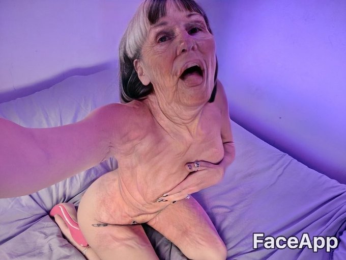 Baby i miss you come to bed #FaceApp #faceappchallange https://t.co/N3LhK6ouRe<a href="/tag/faceapp"class="tags">#FaceApp</a><a href="/tag/faceappchallange"class="tags">#faceappchallange</a>