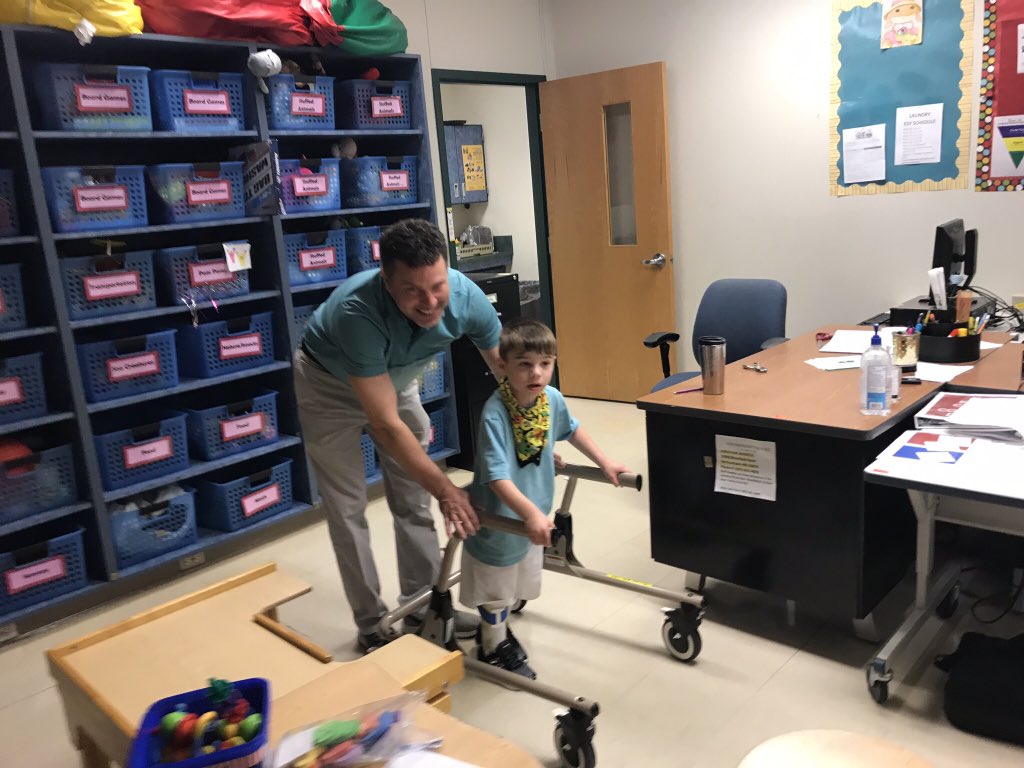 Longviewlion's tweet image. Not only is this young man doing a great job working with his physical therapist, but their color coordinated outfits make them look even cooler! #Twinning #esy #PhysicalTherapy