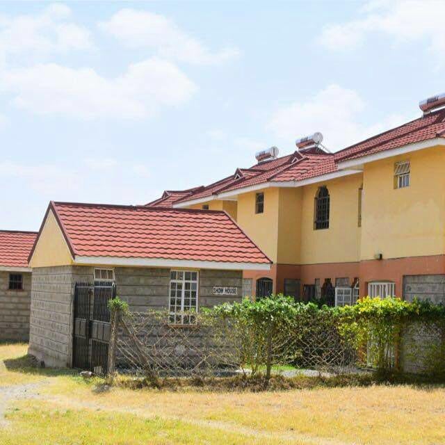 ModishProperty's tweet image. Kitengela Gardens Phase 2. Price-8.5M. Located 10 minutes from kitengela town

&amp;gt;3 Bedrooms Master En-suite

&amp;gt;Servant quarter

&amp;gt;Individual title deed

&amp;gt;Gated community

&amp;gt;Borehole on site

&amp;gt;Ample parking

&amp;gt;Spacious lounge

&amp;gt;Spacious kitchen and dining

&amp;gt;High class fittings
