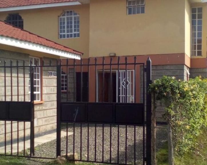 ModishProperty's tweet image. Kitengela Gardens Phase 2. Price-8.5M. Located 10 minutes from kitengela town

&amp;gt;3 Bedrooms Master En-suite

&amp;gt;Servant quarter

&amp;gt;Individual title deed

&amp;gt;Gated community

&amp;gt;Borehole on site

&amp;gt;Ample parking

&amp;gt;Spacious lounge

&amp;gt;Spacious kitchen and dining

&amp;gt;High class fittings