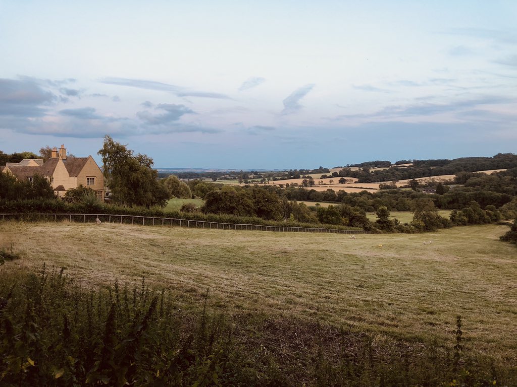 _JamesRoscoe's tweet photo. I hit a certain ageing milestone today (😱) ... An idyllic day off in the Cotswolds helped to take my mind off things! 🎉🍻 #29plus1 https://t.co/EA2FoiGmN1