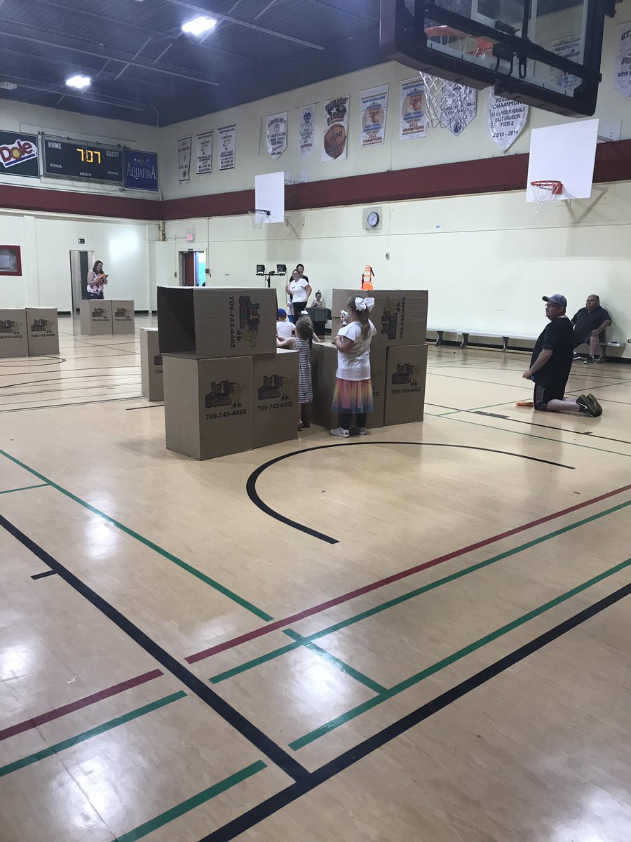 sjboscoschool's tweet photo. Kids are having a great time at the @SheaHgtsCCB annual Folkfest with some Jellybean entertainment! This event is off to a great start! Thanks to the volunteers! #NerfWars https://t.co/en65ABs9eb