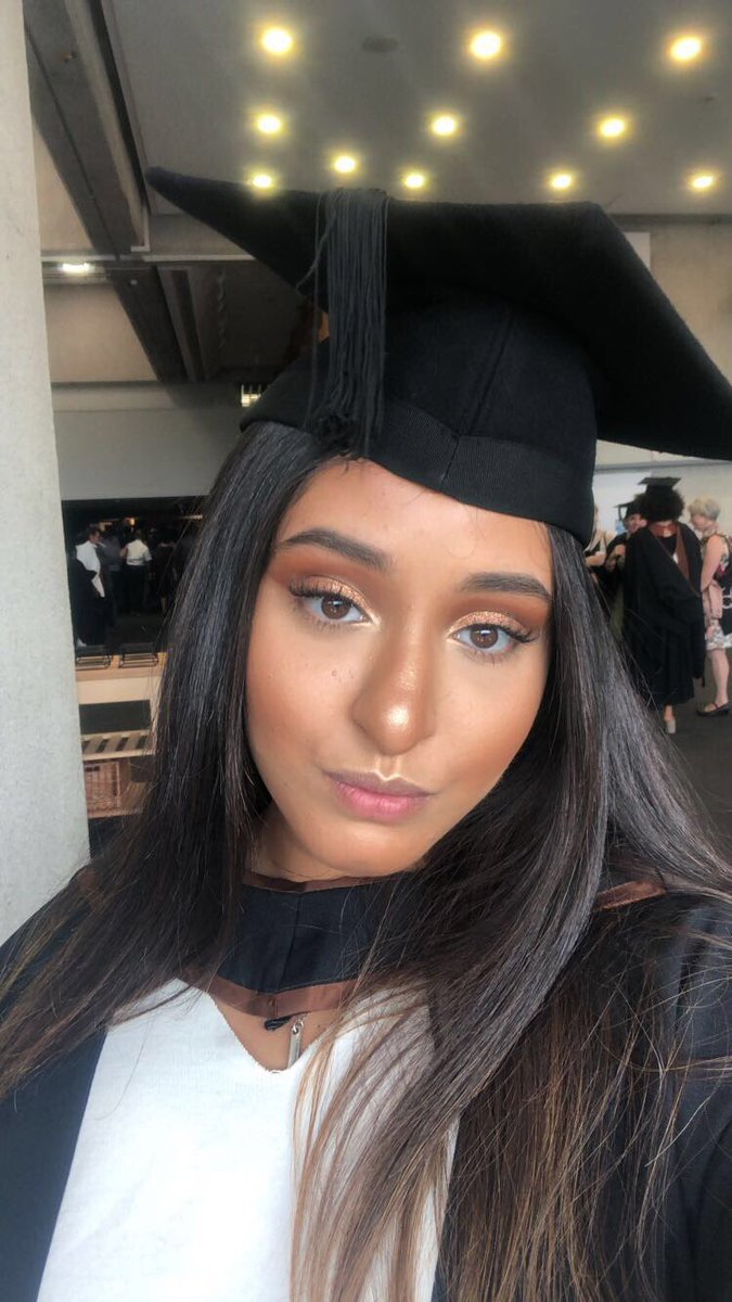 izalwaysglowing's tweet photo. SO I GRADUATED TODAY WITH A 2:1 IN SOCIOLOGY & POLITICS! AL-HAMDUILLAH🎓🙏🏼✨ #goldgrad https://t.co/U6NHuU0Cjx