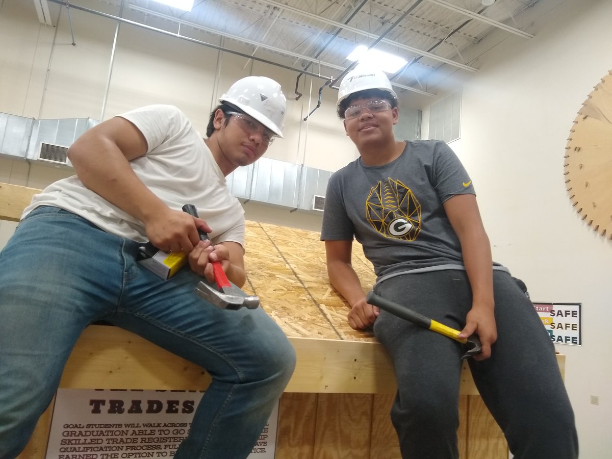 MrGriffie's tweet photo. Day 4 at #Building2Learn Builders Camp: there's no stopping this crew! All ready for shingles tomorrow and then it'll be good to go for La Casa de Esperanza! https://t.co/xMIhsKF1Km