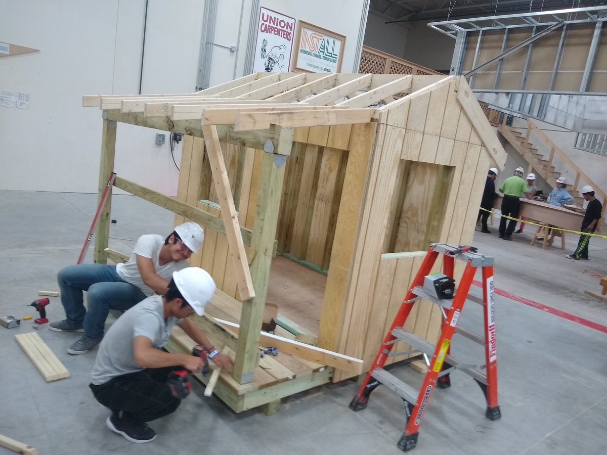 MrGriffie's tweet photo. Day 4 at #Building2Learn Builders Camp: there's no stopping this crew! All ready for shingles tomorrow and then it'll be good to go for La Casa de Esperanza! https://t.co/xMIhsKF1Km