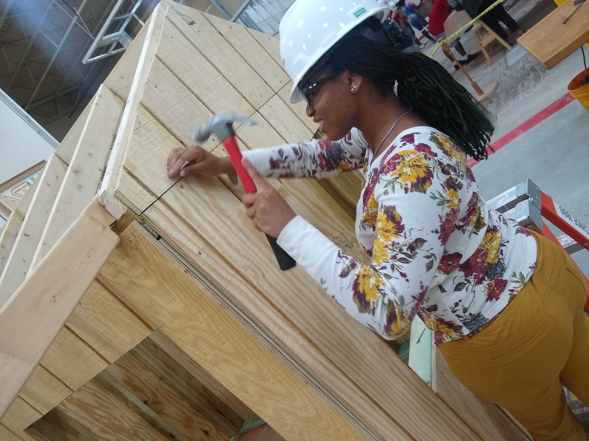 MrGriffie's tweet photo. Day 4 at #Building2Learn Builders Camp: there's no stopping this crew! All ready for shingles tomorrow and then it'll be good to go for La Casa de Esperanza! https://t.co/xMIhsKF1Km