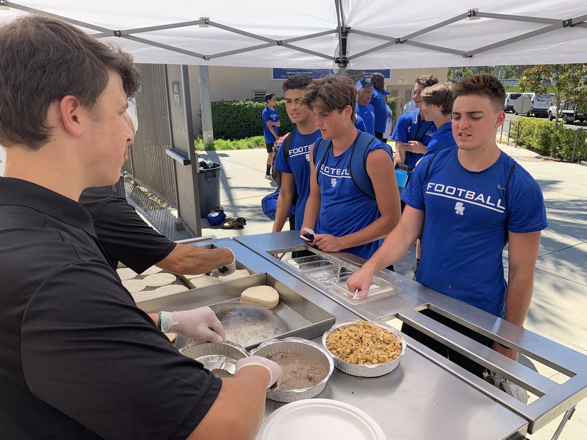 SMCHS_Football's tweet photo. Big thanks to Cart’n Tacos for hooking our guys up with some post-game food!

#WeAreSM🦅
#GoodFood https://t.co/nnGJVXH4lT