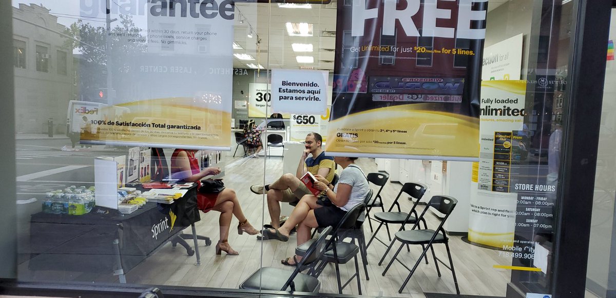 Sprint Store 5th Ave tweet media