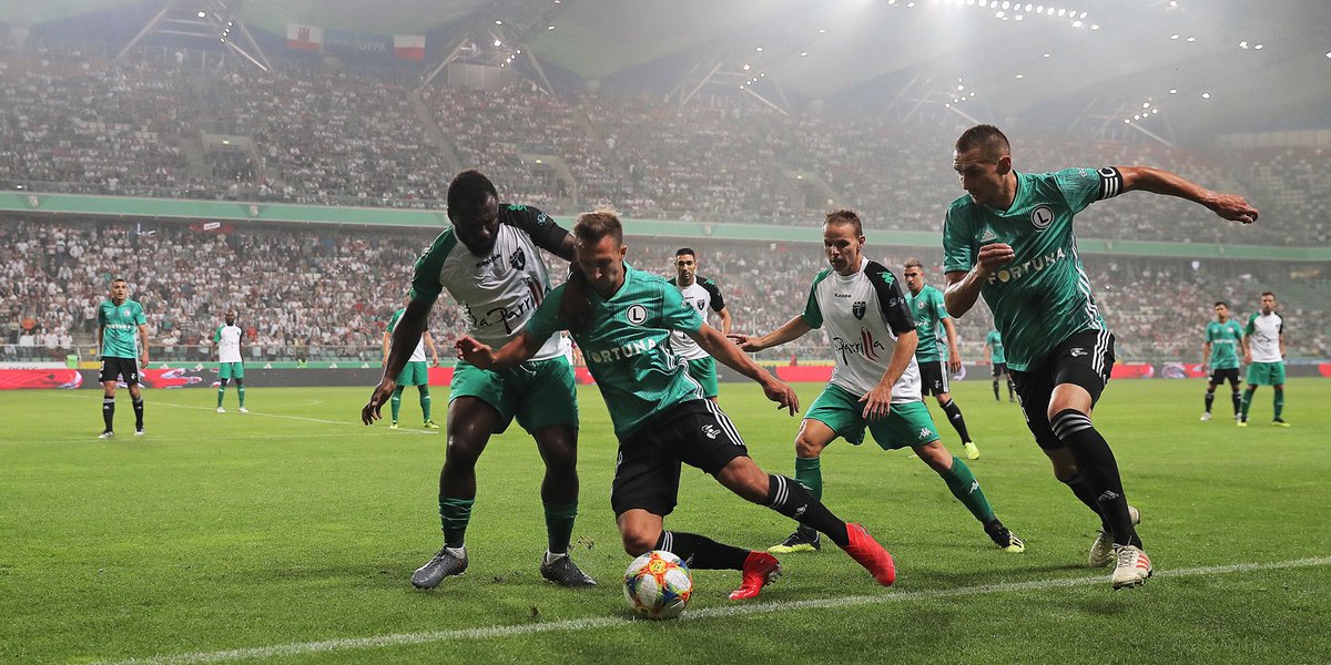 LegiaWarszawa's tweet photo. Awans na powitanie z #Ł3 👌 #LEGEUR 

Fot. @j_prondzynski https://t.co/pQe2dK0fU6