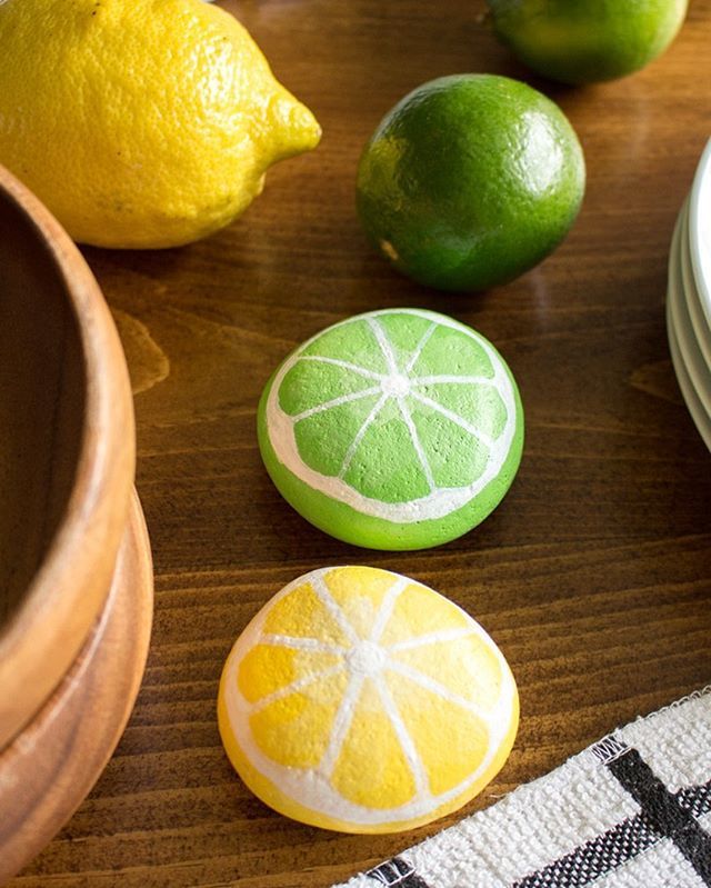 SustainMyCraftH's tweet photo. As tasty as they look, you wonโt want to add these pretty lemons and limes to your summertime drinks! ๐๐๐
.
Full rock painting tutorial using @decoart Multi-Surface Satin paints is on the blog!
#rockpainting #decoartprojects #decoartrocks #lemon๐ #maโฆ https://t.co/U5fva9ELyB https://t.co/jbWt9TG8JM