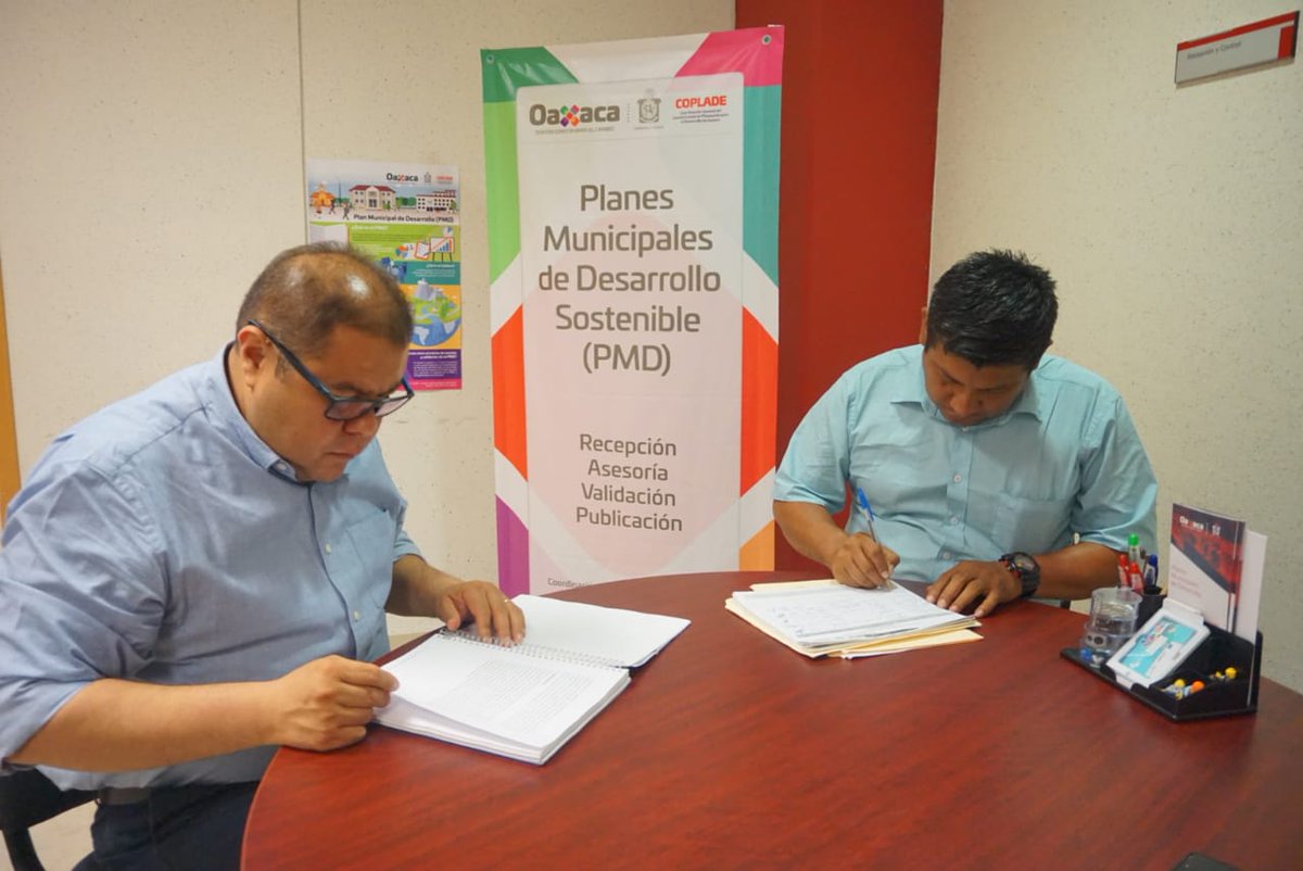 PLANEACIONOax_'s tweet photo. La #costa avanza en la planificación de su desarrollo; el Presidente de #SantaMaríaHuazolotitlán, Froilán de Luna Simón, presentó esta tarde su Plan de Desarrollo Sostenible, donde se definen las líneas de acción que conducirán el desempeño del Gobierno municipal hasta el 2021. https://t.co/3wEwz2kK87