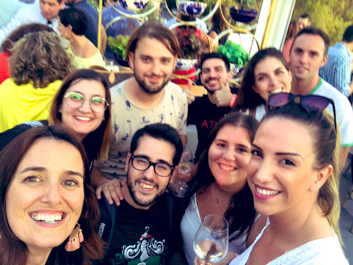 lamardeana's tweet photo. Con mis marketeros favoritos en #VITESummit19 #GenersValencia @eoi @spaingeneration https://t.co/DU6kxgI88T