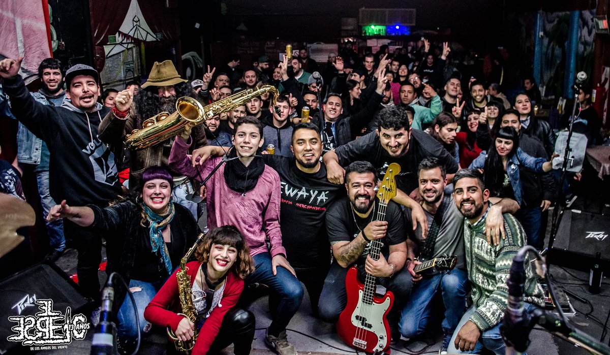 AlejandroFaune's tweet image. Cobertura al espejo de los amigos del viento en monociclo