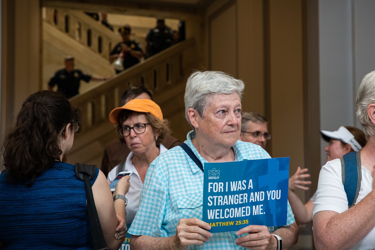 aletweetsnews's tweet photo. Getting to my photos. Catholic nuns and priests held portraits of migrant kids who've died in federal custody. #CatholicDayOfAction https://t.co/Wg6UTH2Mey