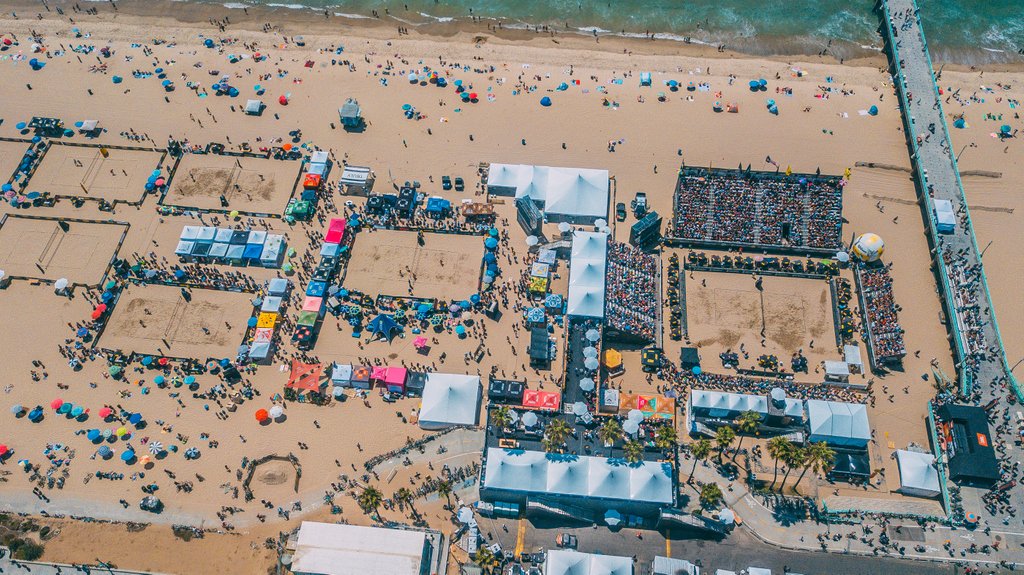 avpbeach's tweet photo. #AVPFamily! Your chance at playing in the #AVPGoldSeries Manhattan Beach Open Main Draw is here. A wildcard bid is up for grabs at our upcoming #AVPNext U26 tournament with @VolleyOC. Register and learn more 👇 https://t.co/FgGOcDWaaJ https://t.co/0yjwpuQXuI