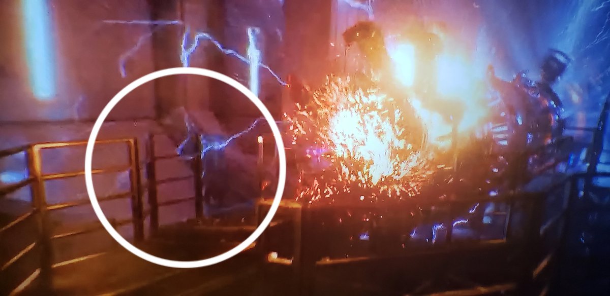 cue1186's tweet image. Hopper isnt there as the explosion happens
#StrangerThings #EvenStrangerThings
#WhereisHopper
#HopperIsAlive