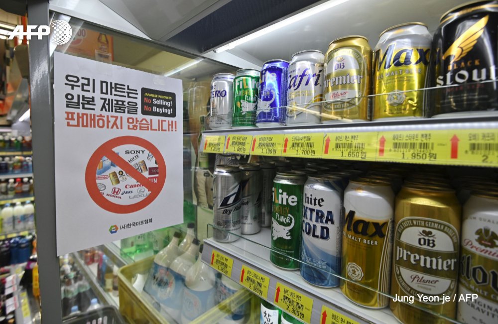 South Koreans, angered by a trade row with Tokyo, are boycotting Japanese beers in a brewing row

'Asahi beer has always been very popular among my customers,' one store owner said. 'But I'm willing to make this sacrifice for my country' u.afp.com/Jhqk