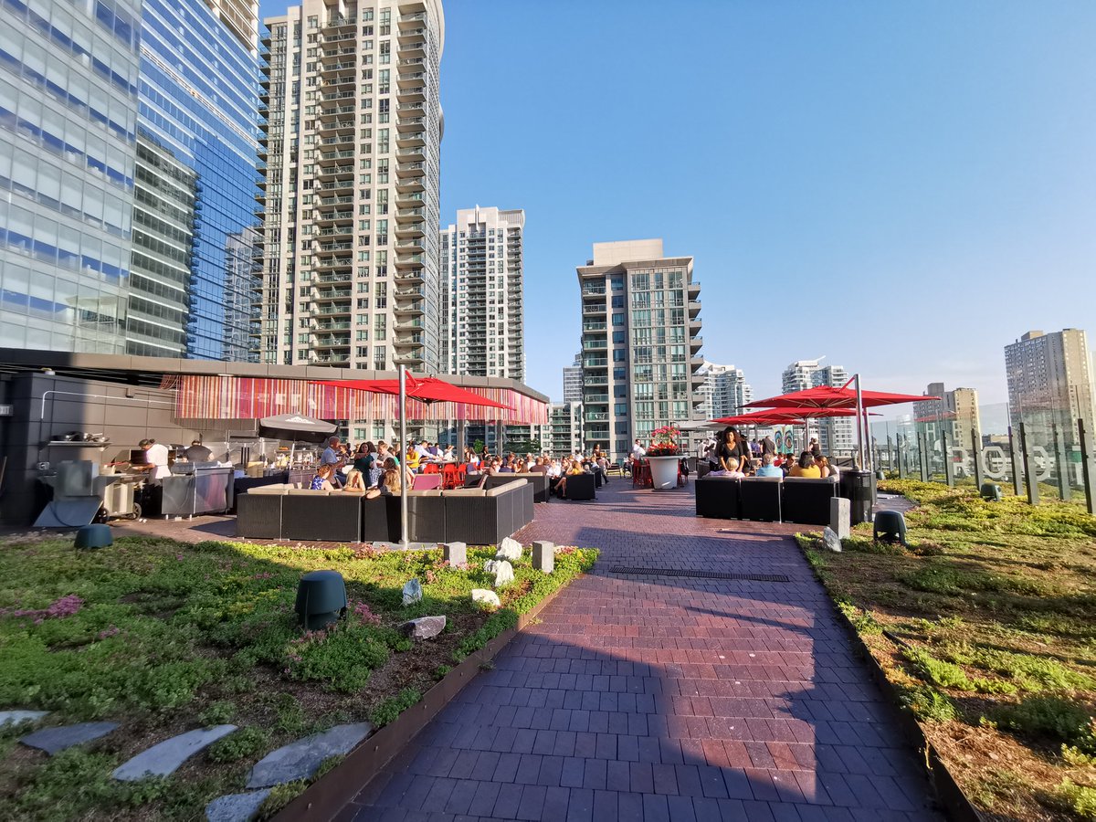 MoVernie's tweet photo. It's summer time, which means patio season.
The Roof at SOCO is a huge space that has a great view of the CN Tower, SkyDome & more.
Great food & drinks.
#DeltaToronto #TheRoof #SOCO # #travel #summer #patio @deltatoronto @TheRoofSOCO https://t.co/i9Teyu41c4