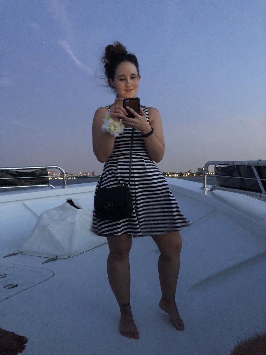 angie_baby5's tweet photo. #chicagoboatlife #yacht #sunsets https://t.co/vncn8rrlFs