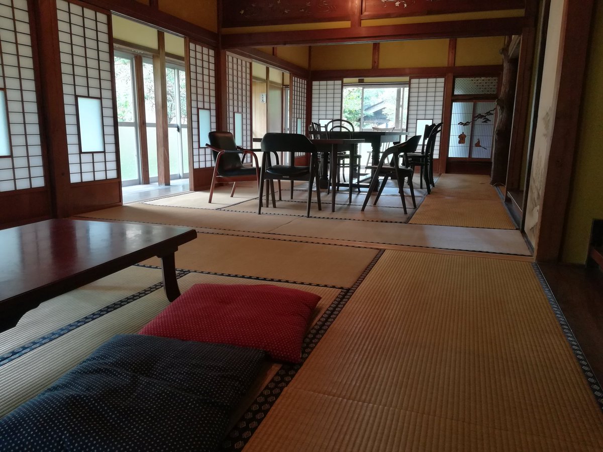 AhojTM's tweet photo. この8畳6畳8畳の部屋(1,2階)で演劇やってくれる人や劇団いないかな。
千葉県君津市にあるカフェなんだけど、色んな使い方あると思うんだよな。誰か興味ありそうな人紹介してほしいです。 https://t.co/tKA06H2dgg