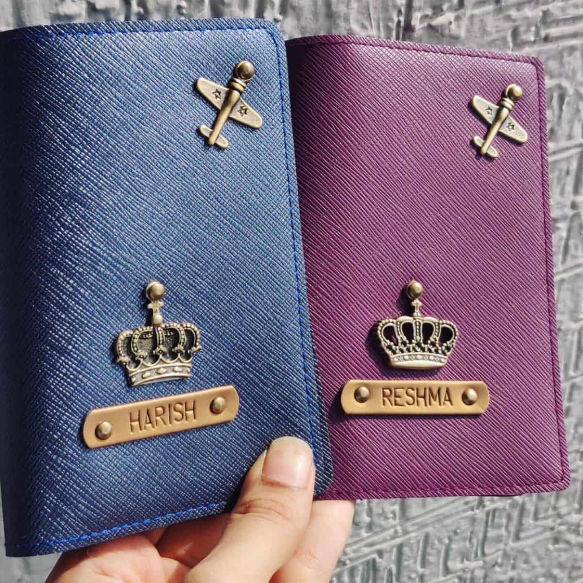 #fridaymorning with super cool #passportcovers at pocket friendly prices! To order visit 
instagram.com/priyankadesign…