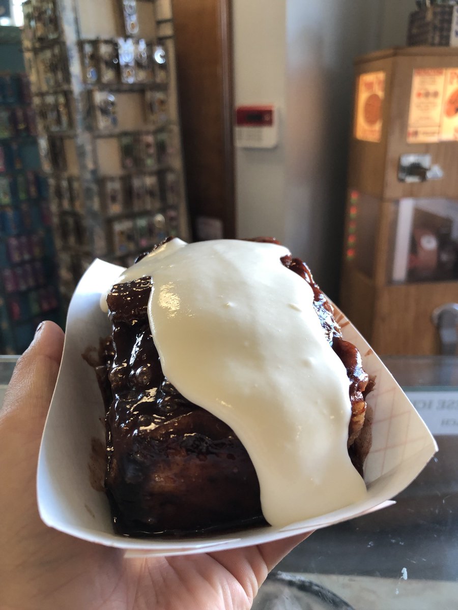 crills2's tweet photo. Oooooh yummy!!! Love having these in the morning! First tweet, means first treat. #cinnamonroll #yum #bus131 https://t.co/APY3Zg6S7Z