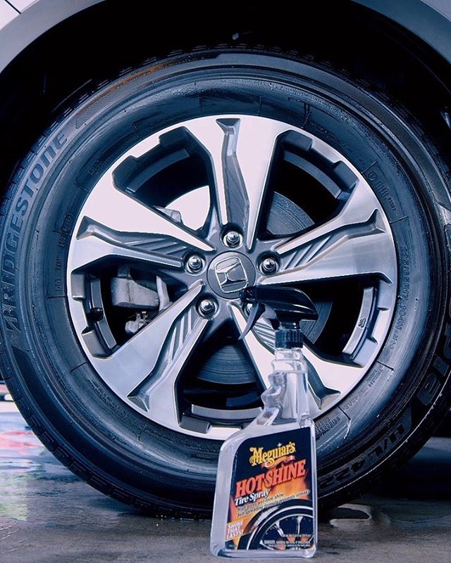 The detailing ain’t done ’til the tires are dressed!! Who LOVE’s🥰 glossy, deep-black tires, but HATES🤬 sling??🙋🏽‍♂️🙋🏻‍♀️
.
Yea, us too! So here’s what’s up. When you spray dressing or tire coatings on to your tires, only the product that comes into conta… ift.tt/2LXFuQc