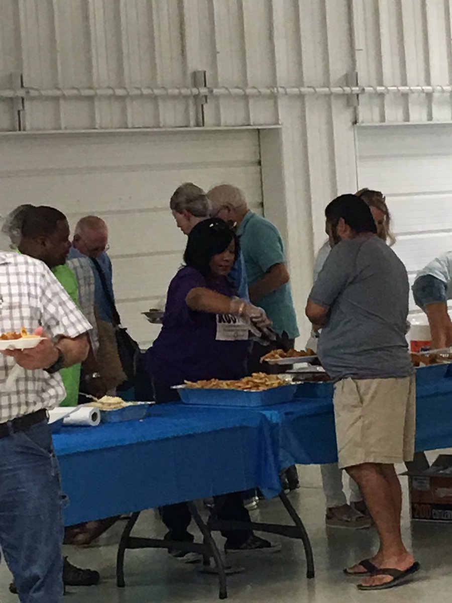 HonorableChoice's tweet photo. Tonight was a good and fun time to serve and fellowship with the neighbors of Sherwood. #Austin4Judge #TheHonorableChoice https://t.co/8DtFoxS5Q3