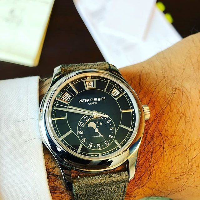 Well, hello there...
•
#patekphilippe #5205 #tiffanydial •
•
📷: <a href="/his_things/">him</a> ift.tt/2M8OBOj