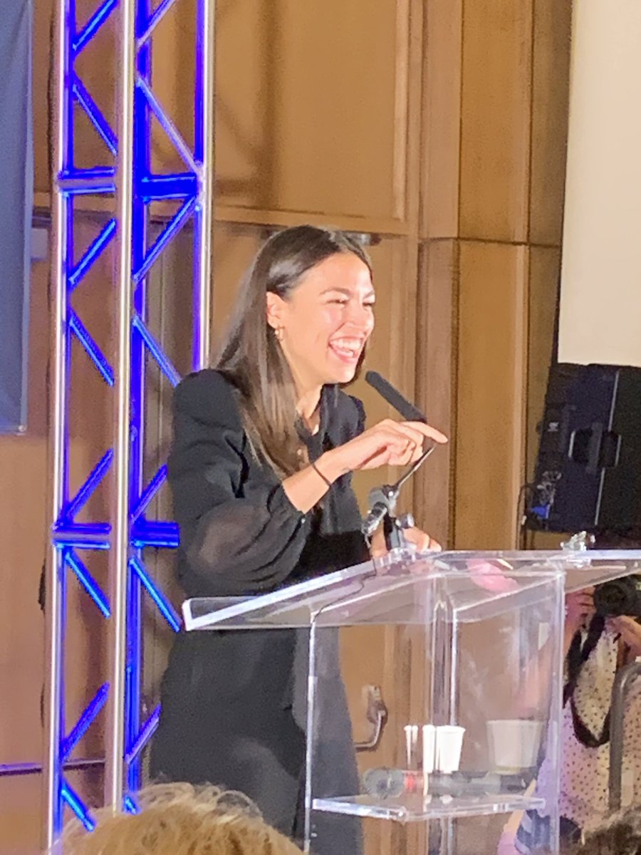 Roz Pelles tweet media